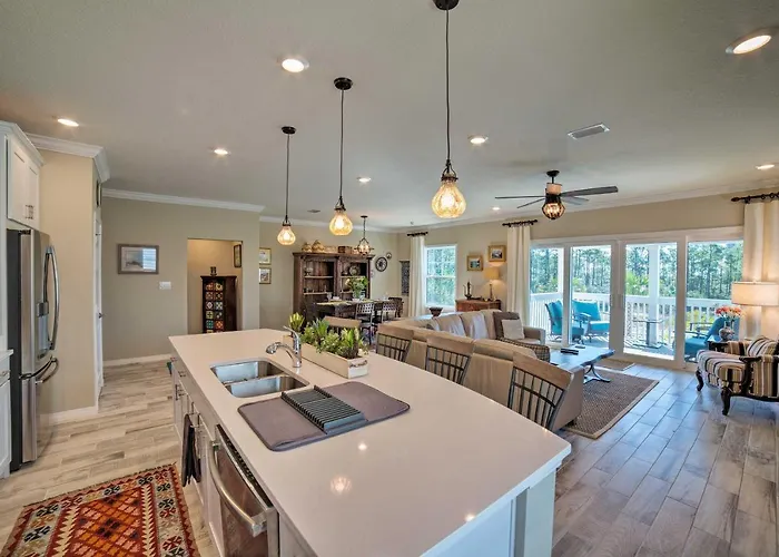 Lost Key Golf Townhome Less Than 1 Mi To Beach! Holiday home