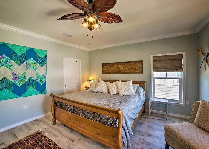 Holiday home Lost Key Golf Townhome Less Than 1 Mi To Beach!
