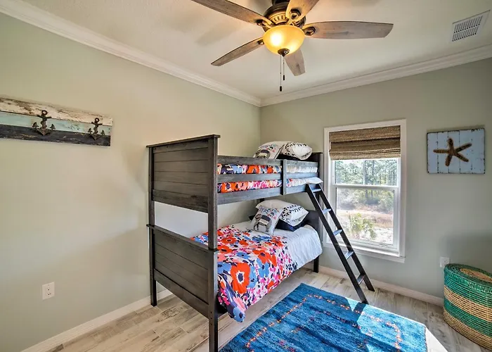 Holiday home Lost Key Golf Townhome Less Than 1 Mi To Beach!