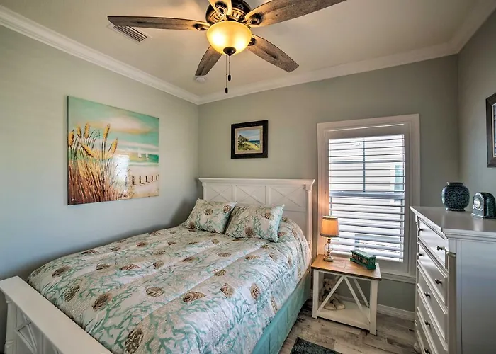 Lost Key Golf Townhome Less Than 1 Mi To Beach! *